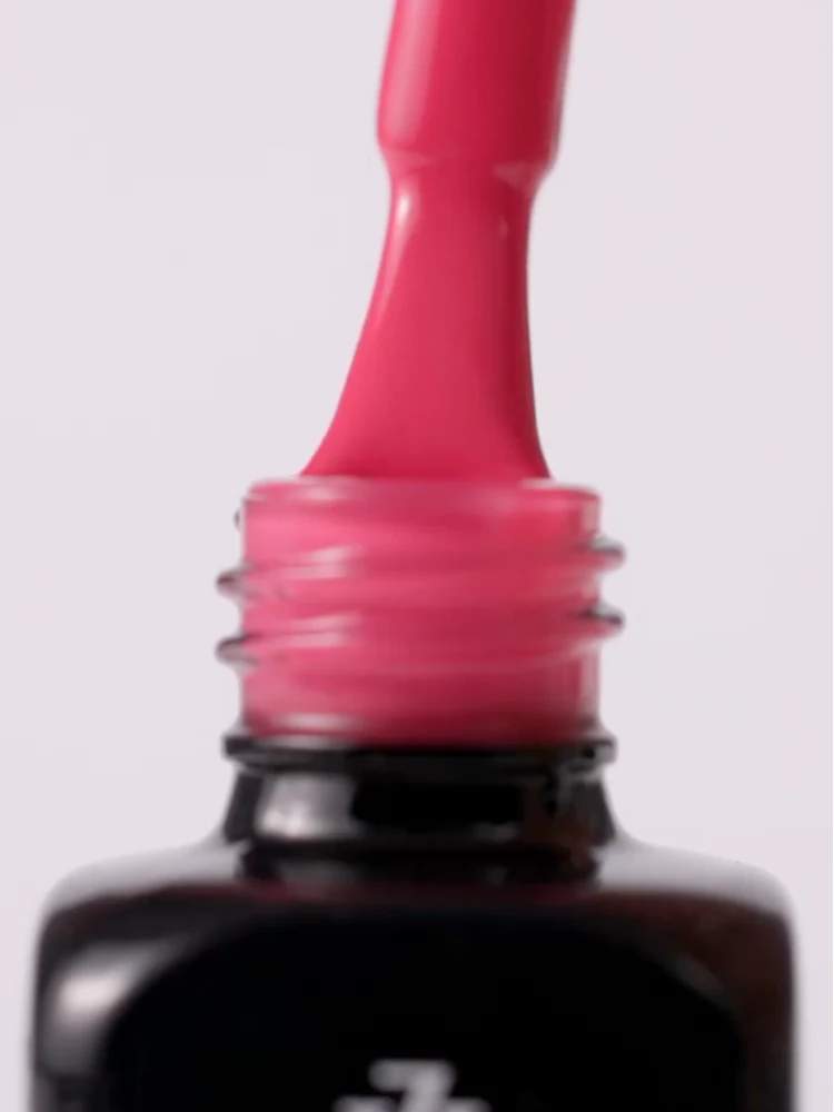 Victoria VYNN Gel Polish No. 390 I'm Feminine 12 victoria vynn im woman collection gel polish no. 390 im feminine 1 5